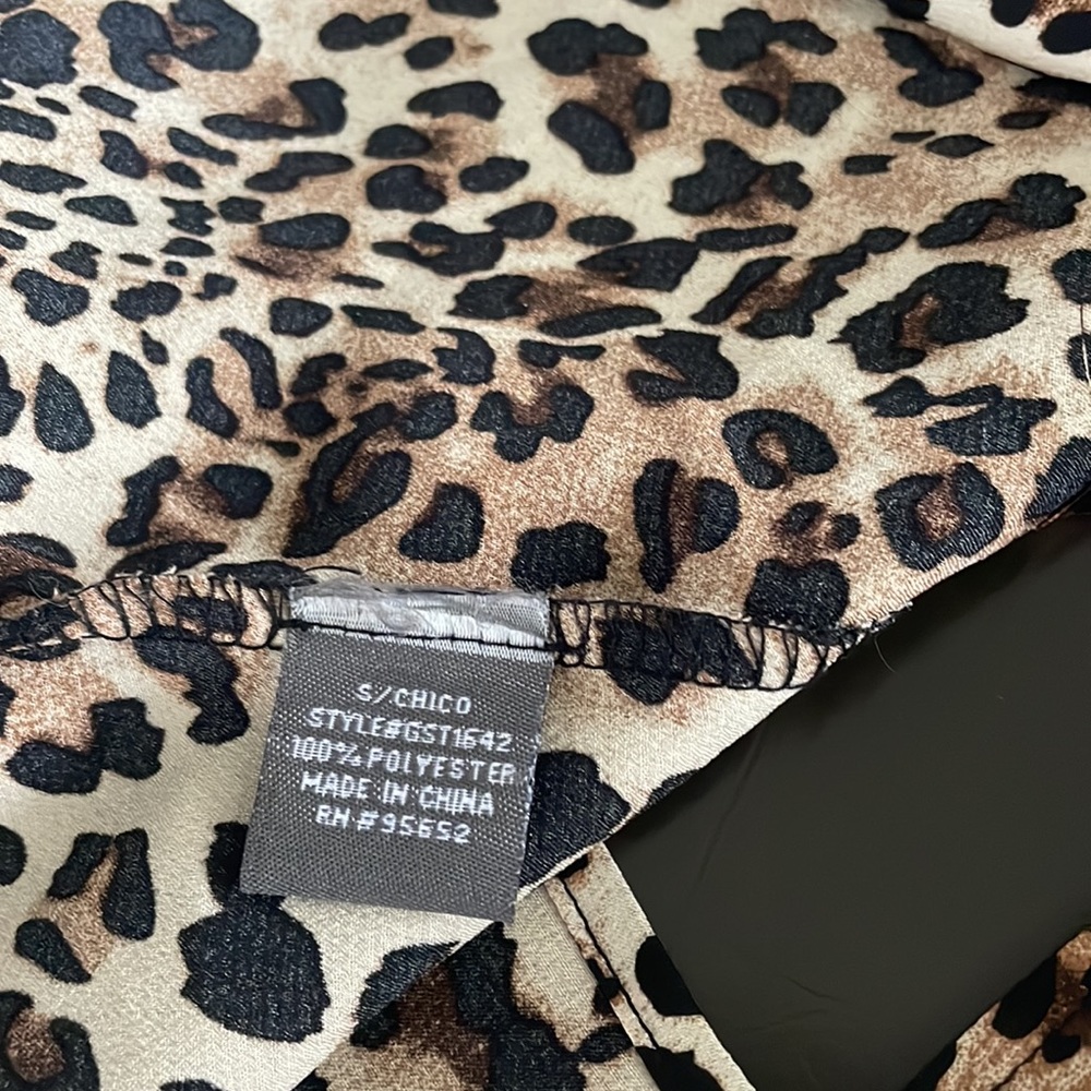 Cheetah Crop Wrap Top 🐆 - Picture 3 of 3